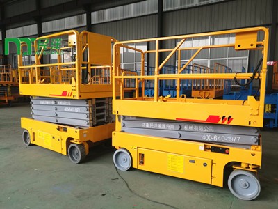 自行剪叉式升降機