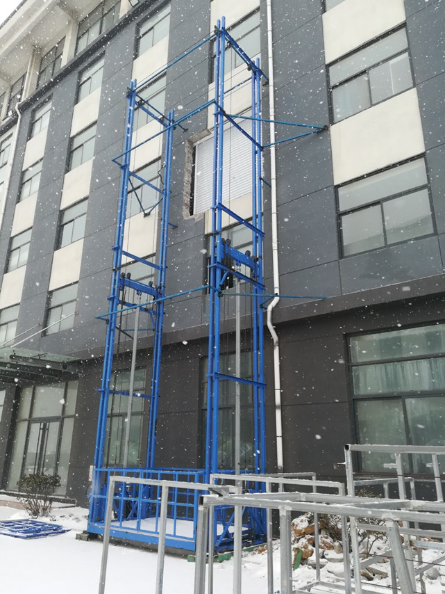 室外導軌式升降機